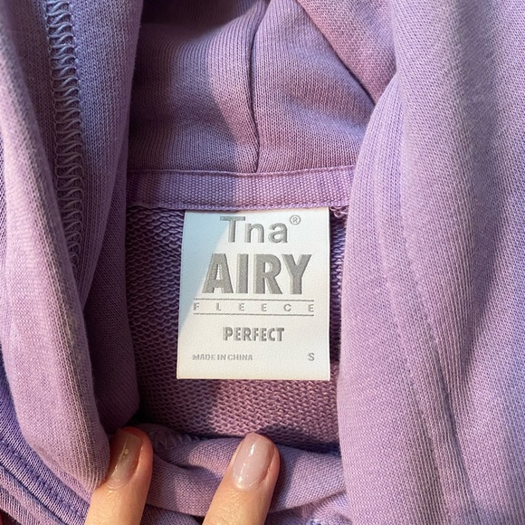 ❌SOLD❌ NWOT Aritzia Airy Fleece Perfect Hoodie GD purple ash - Picture 2 of 5